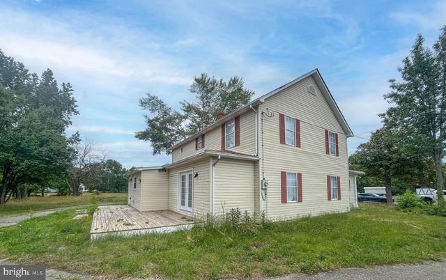 8400 PENNS HILL RD, La Plata, MD 20646