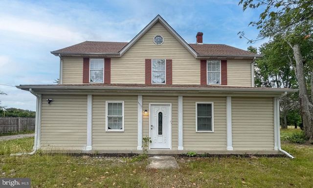 8400 PENNS HILL RD, La Plata, MD 20646