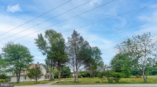 8400 PENNS HILL RD, La Plata, MD 20646