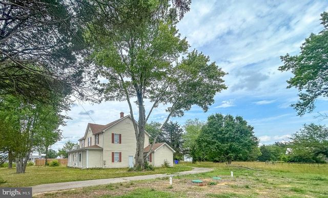8400 PENNS HILL RD, La Plata, MD 20646