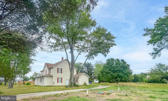 8400 PENNS HILL RD, La Plata, MD 20646