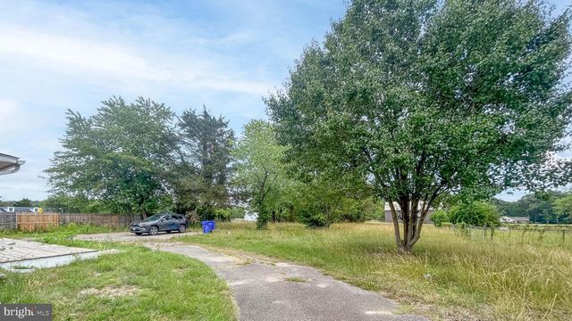 8400 PENNS HILL RD, La Plata, MD 20646