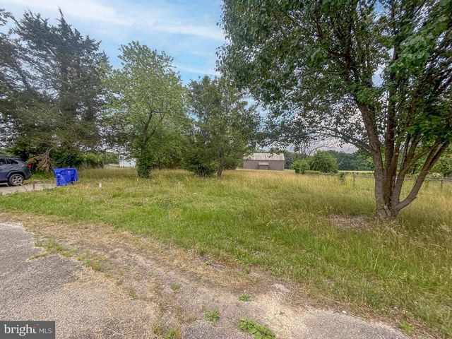 8400 PENNS HILL RD, La Plata, MD 20646