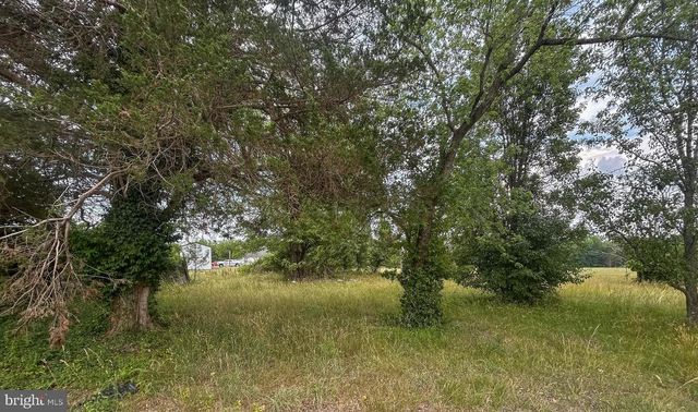8400 PENNS HILL RD, La Plata, MD 20646
