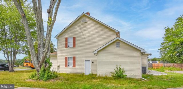 8400 PENNS HILL RD, La Plata, MD 20646