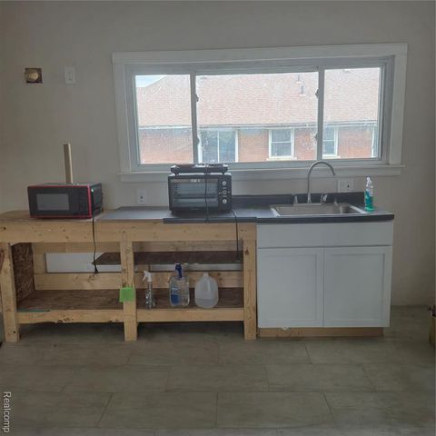 7135 Elmhurst Street, Detroit, MI 48204
