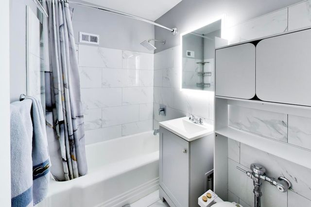 4980 N Marine Drive 831, Chicago, IL 60640