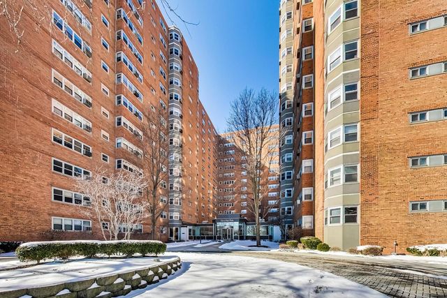 4980 N Marine Drive 831, Chicago, IL 60640