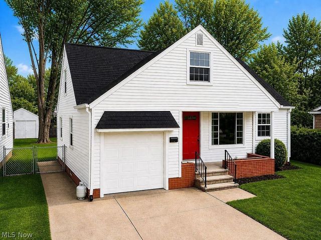 5860 Pearl Road, Parma, OH 44130