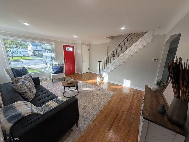 5860 Pearl Road, Parma, OH 44130