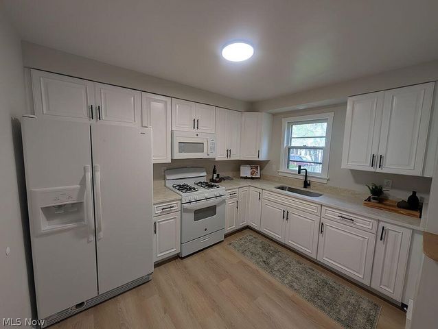 5860 Pearl Road, Parma, OH 44130