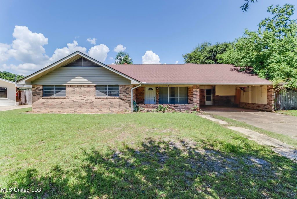 6256 Byron Drive, Ocean Springs, MS 39564