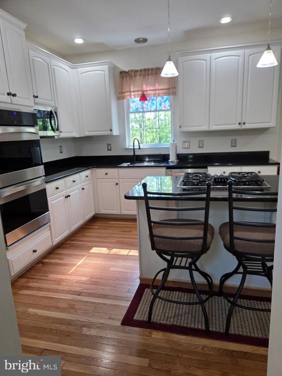 Image 5 of property listing at 1547 SAPPINGTON DR, Gambrills, MD 21054