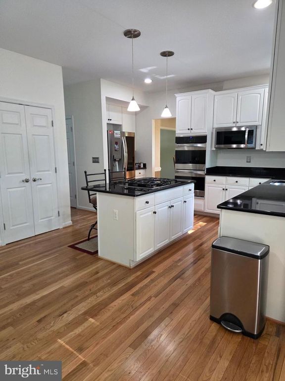 Image 6 of property listing at 1547 SAPPINGTON DR, Gambrills, MD 21054