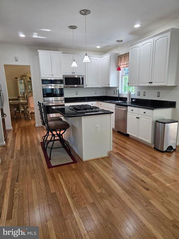 Image 7 of property listing at 1547 SAPPINGTON DR, Gambrills, MD 21054