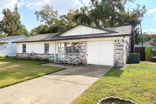 2304 Meadow Crest, Irving, TX 75060