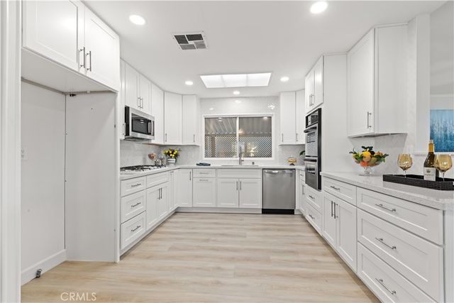 5200 Irvine Boulevard 210, Irvine, CA 92620