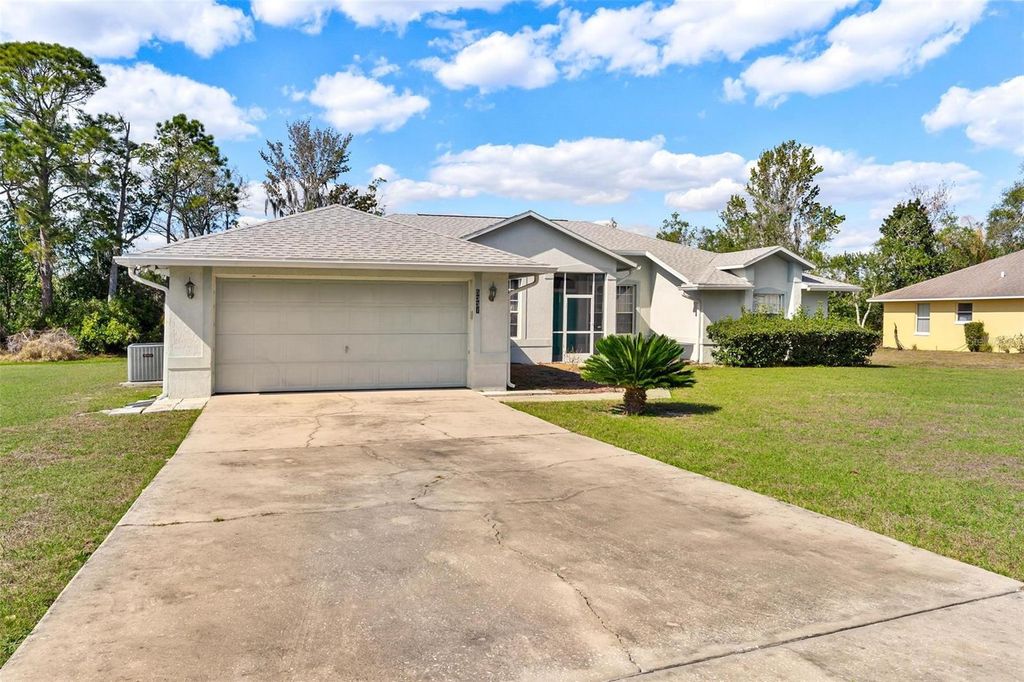 Image 4 of property listing at 5331 OLD HICKORY LANE, Fruitland Park, FL 34731