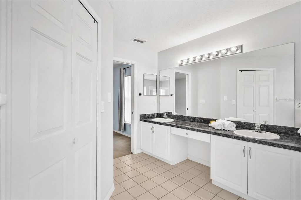 Image 37 of property listing at 5331 OLD HICKORY LANE, Fruitland Park, FL 34731