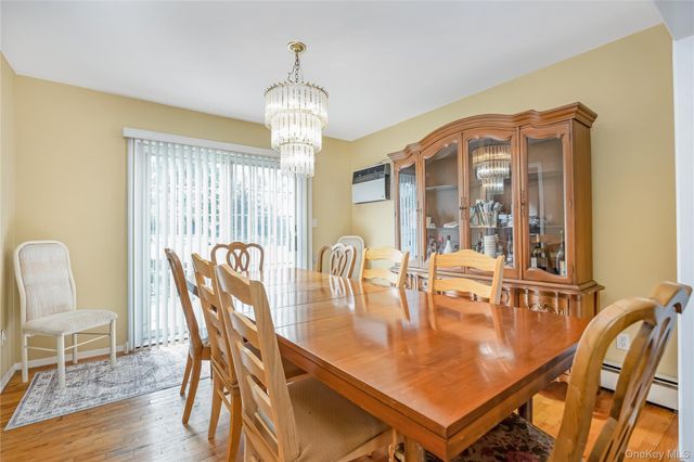 84 White Oak Street, Deer Park, NY 11729