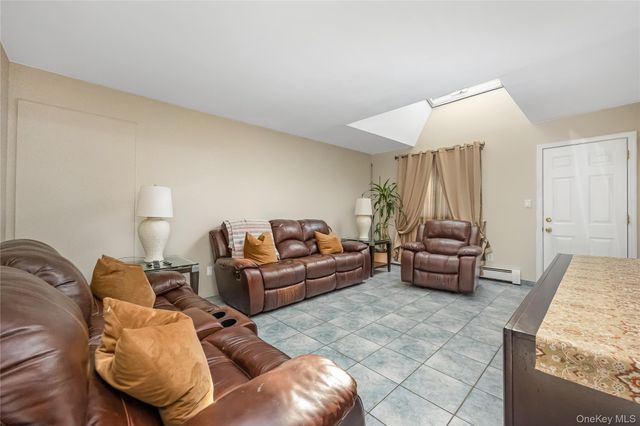 84 White Oak Street, Deer Park, NY 11729