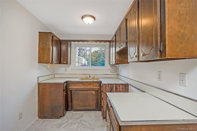 84 White Oak Street, Deer Park, NY 11729