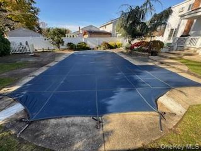 84 White Oak Street, Deer Park, NY 11729