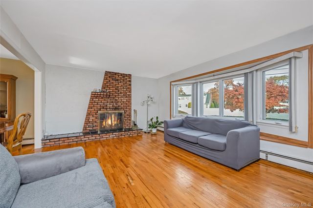 84 White Oak Street, Deer Park, NY 11729