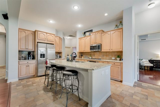 2723 Ponce De Leon, Grand Prairie, TX 75054