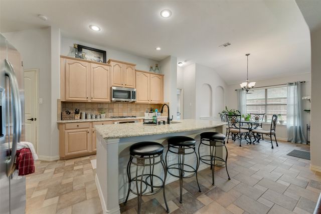 2723 Ponce De Leon, Grand Prairie, TX 75054