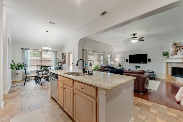2723 Ponce De Leon, Grand Prairie, TX 75054