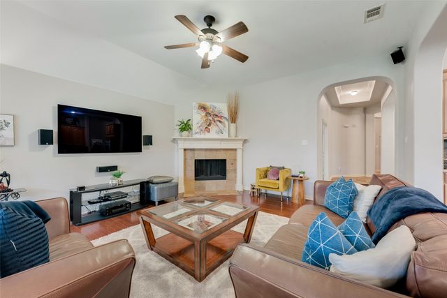 2723 Ponce De Leon, Grand Prairie, TX 75054