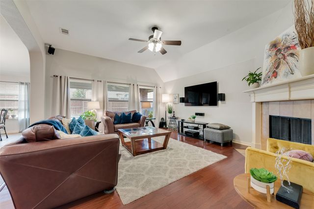 2723 Ponce De Leon, Grand Prairie, TX 75054