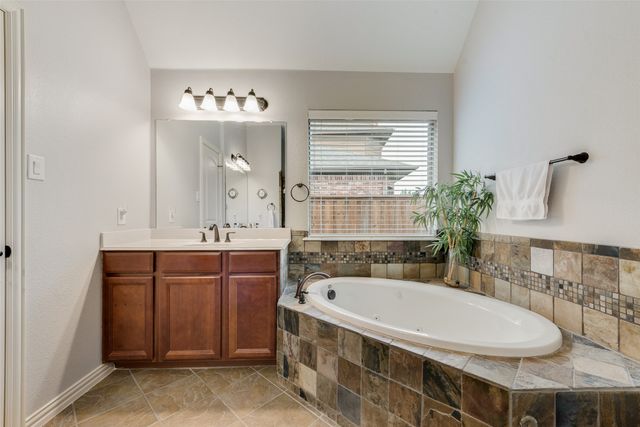2723 Ponce De Leon, Grand Prairie, TX 75054