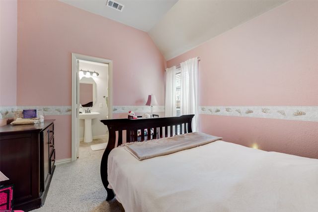 2723 Ponce De Leon, Grand Prairie, TX 75054