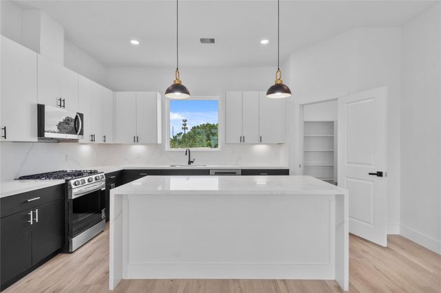 3510 Saltus Street, Houston, TX 77003