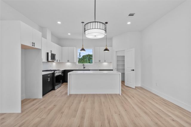 3510 Saltus Street, Houston, TX 77003
