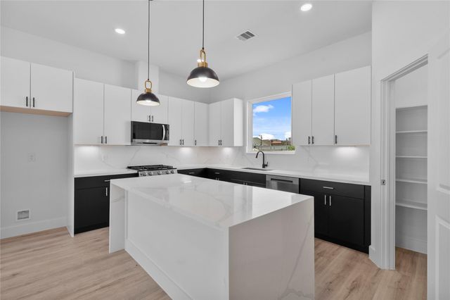 3510 Saltus Street, Houston, TX 77003
