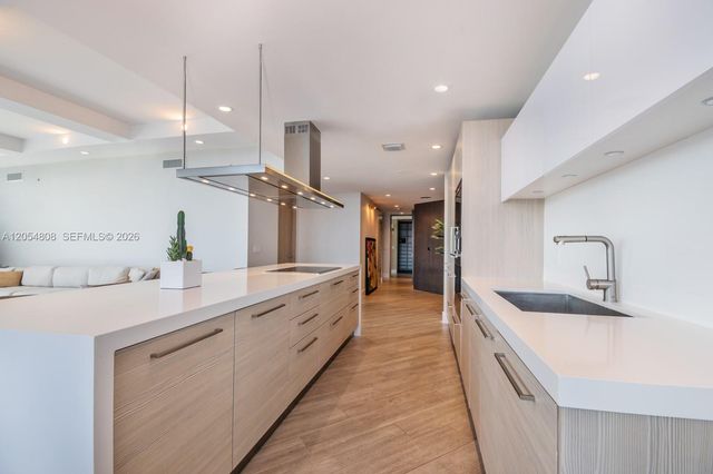 17301 Biscayne Blvd 1609, North Miami Beach, FL 33160
