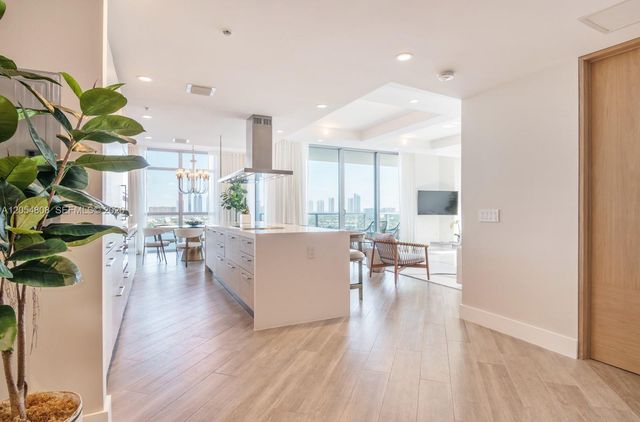 17301 Biscayne Blvd 1609, North Miami Beach, FL 33160
