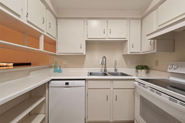 2100 Tanglewilde Street 596, Houston, TX 77063