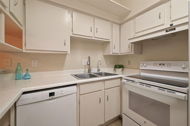 2100 Tanglewilde Street 596, Houston, TX 77063