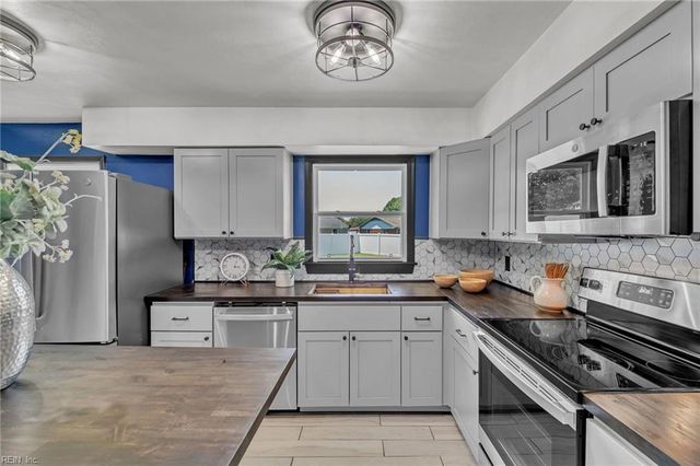 7 Lake Forest CT, Portsmouth, VA 23701