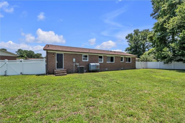 7 Lake Forest CT, Portsmouth, VA 23701