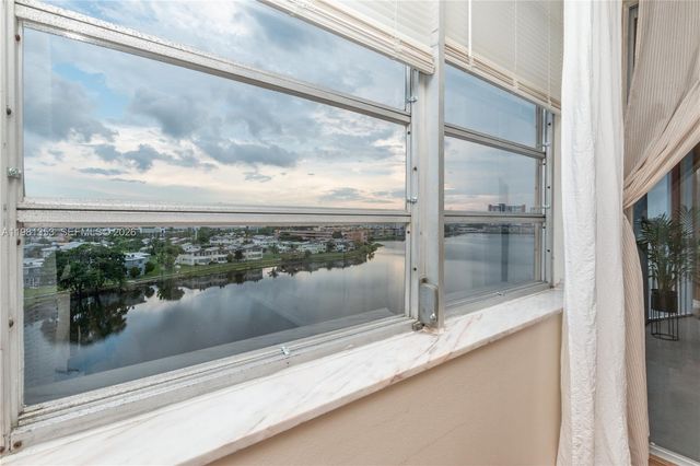 1750 NE 191st St 827-4, Miami, FL 33179