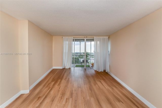 1750 NE 191st St 827-4, Miami, FL 33179