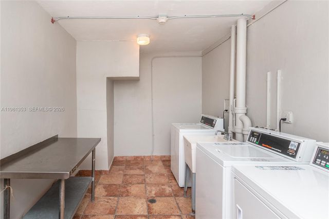 1750 NE 191st St 827-4, Miami, FL 33179