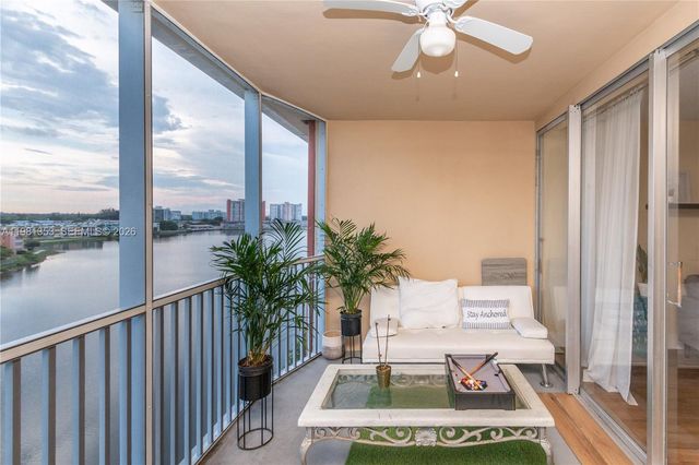 1750 NE 191st St 827-4, Miami, FL 33179