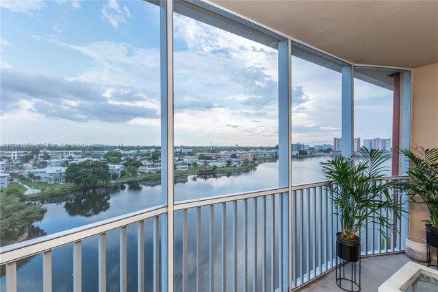 1750 NE 191st St 827-4, Miami, FL 33179