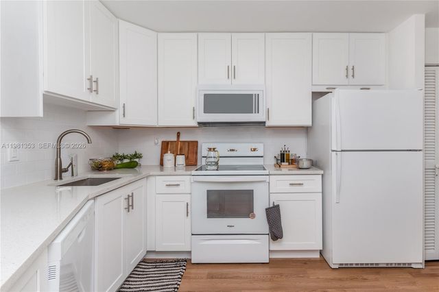 1750 NE 191st St 827-4, Miami, FL 33179